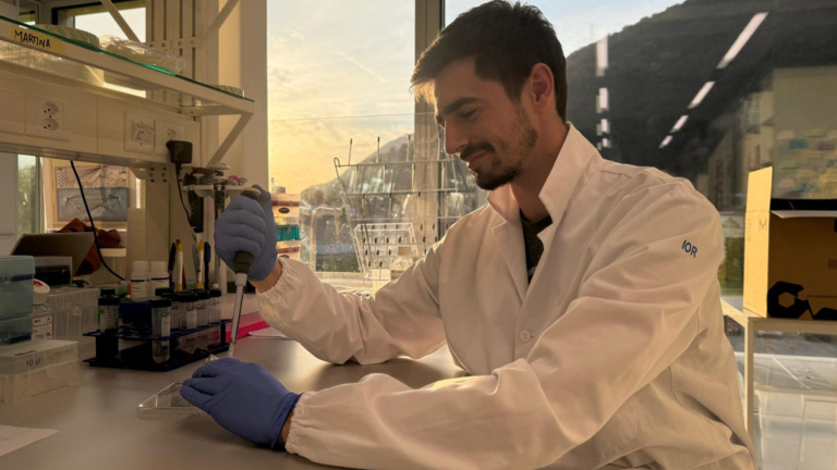 Dr. Jonas Van Lent receives the Children's Tumor Foundation's Young Investigator Award
